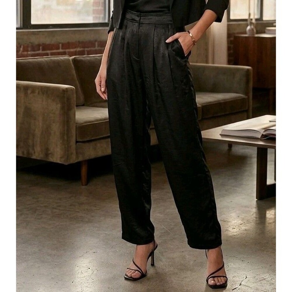 Urban Outfitters Womens Black Hailey Pleated Satin Pants Size 4โ Cropped Pockets